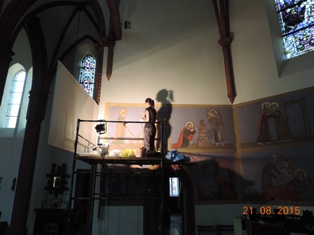 Renowacja fresków w prezbiterium kościoła.